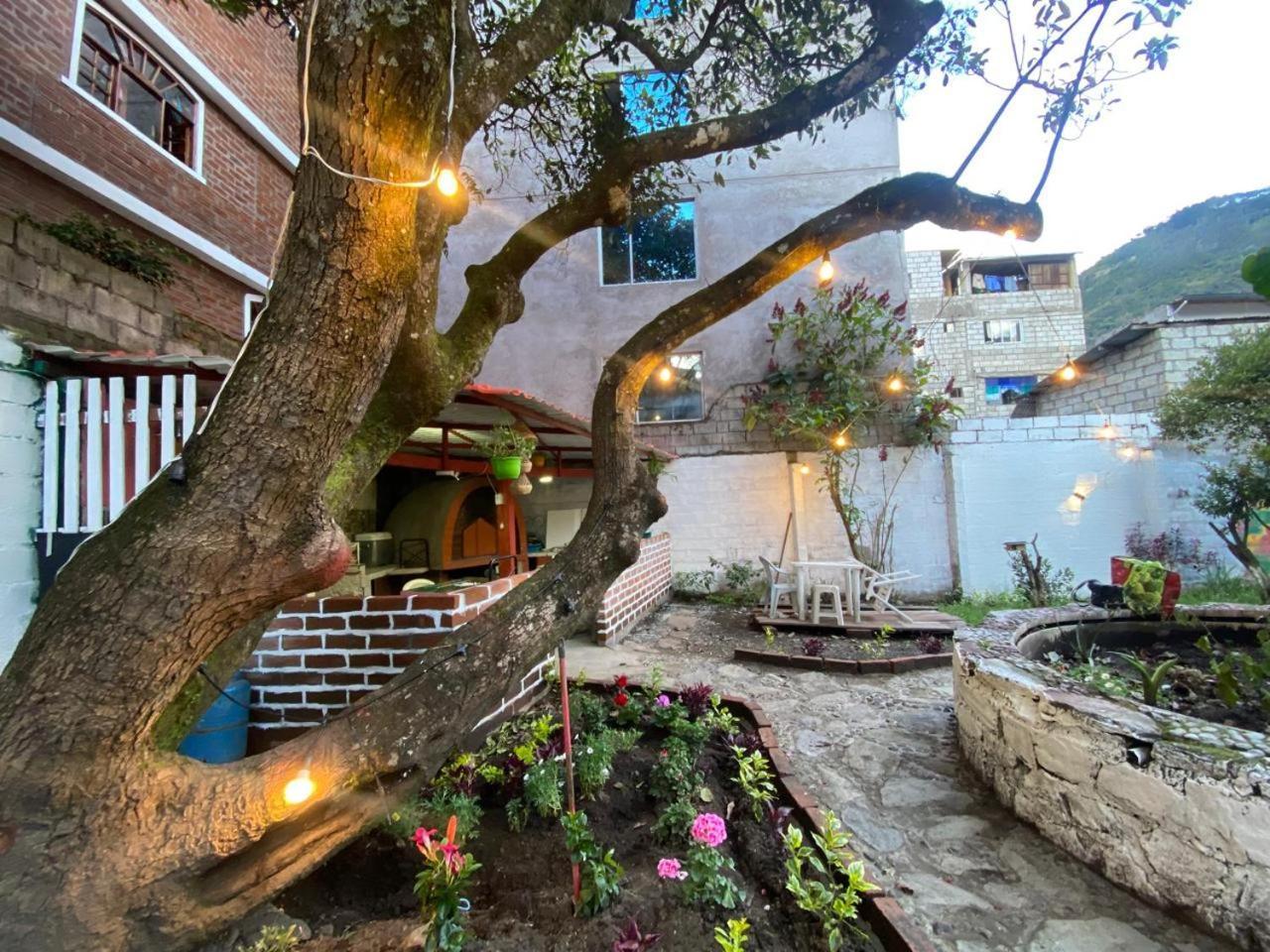 Garden House Hostal Baños Buitenkant foto